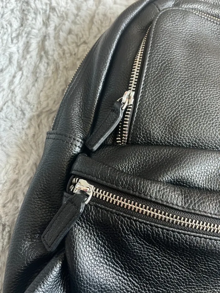 🎒 Sac à dos noir Gérard Hénon Signe le cuir – Élégance & praticité (31x35x8 cm) - photo numéro 3