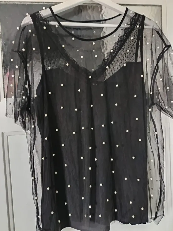 Blouse en tulle à perles et débardeur