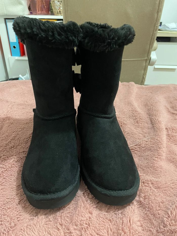 Bottes à fourrure effet daim avec noeuds à l’arrière - photo numéro 3