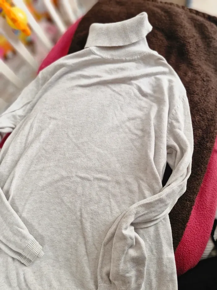 Pull très fin zara creme 8 ans