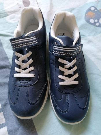 Baskets garçon neuves