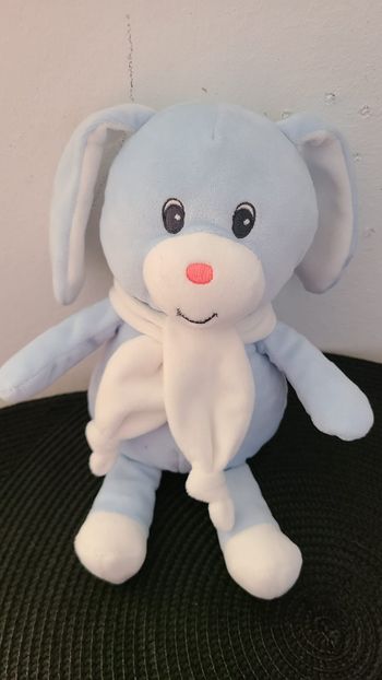 Doudou lapin bleu écharpe blanche gipsy