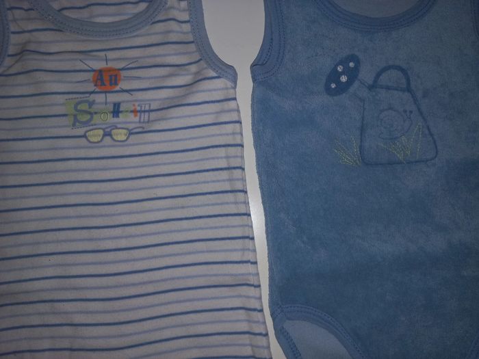 Lot 2 bodies sans manches garçon excellent état taille 6 mois - photo numéro 13