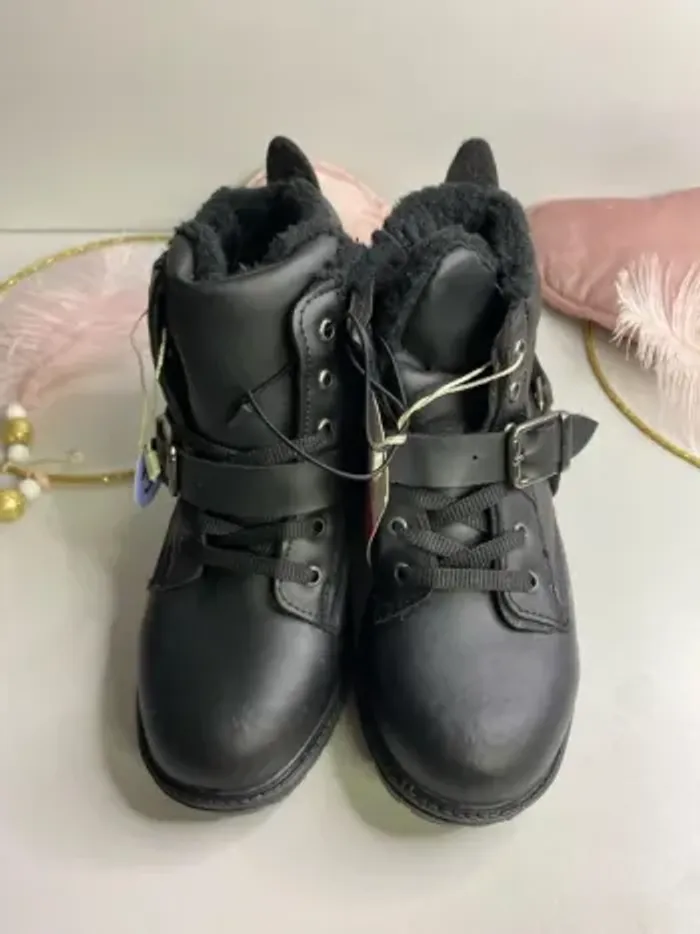 Bottines fourrées fille (neuf) - Taille 32 - photo numéro 5