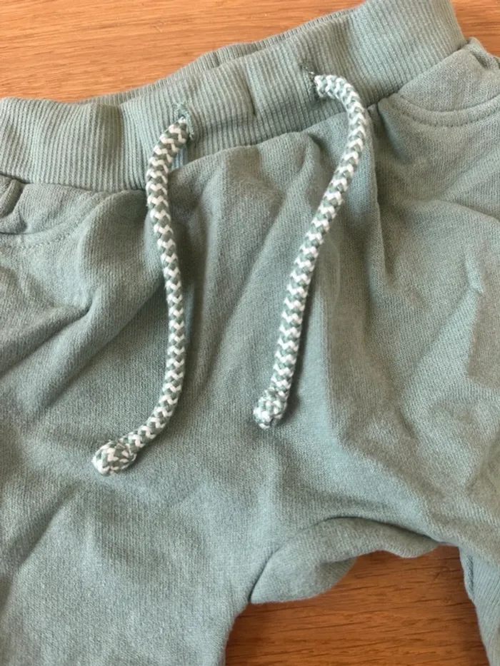 Ensemble été bébé 3 mois – Grenouillère blanche + jogging vert – Très bon état - photo numéro 5