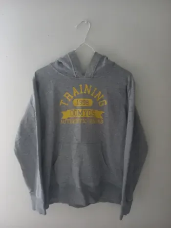 Pull gris de la marque Domyos