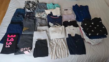 Lot de 30 vêtements en 10 ans majoritairement