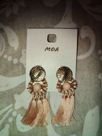 Boucles d'oreilles pompons fantaisie rose