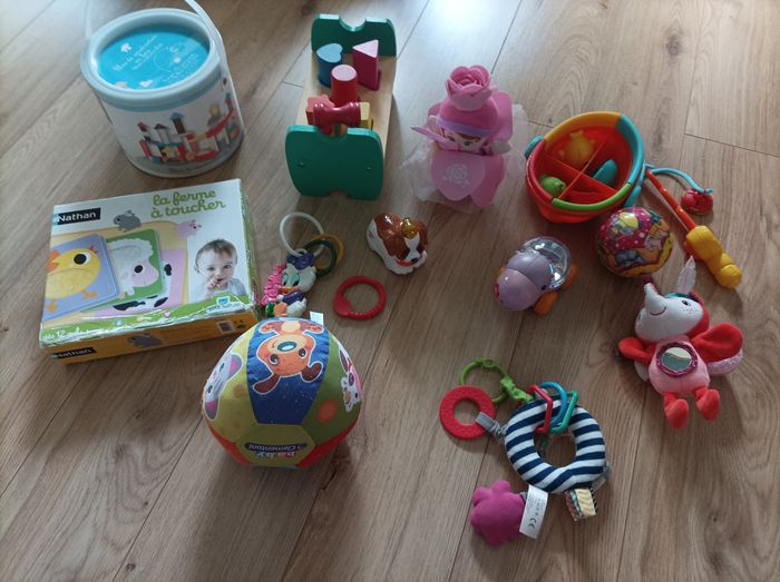 Lots des jouets premiére l'age