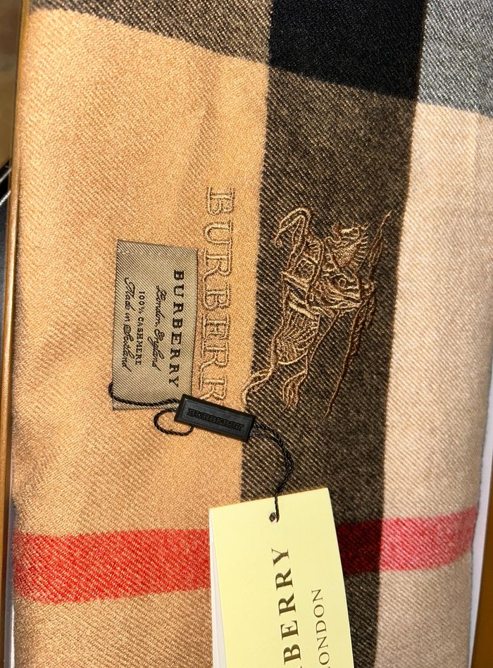 Écharpe Burberry - photo numéro 2