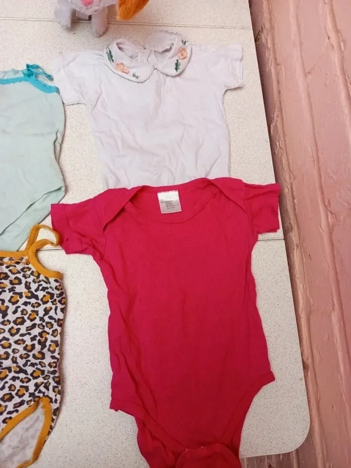 Lot de 4bodie été 9mois - photo numéro 3