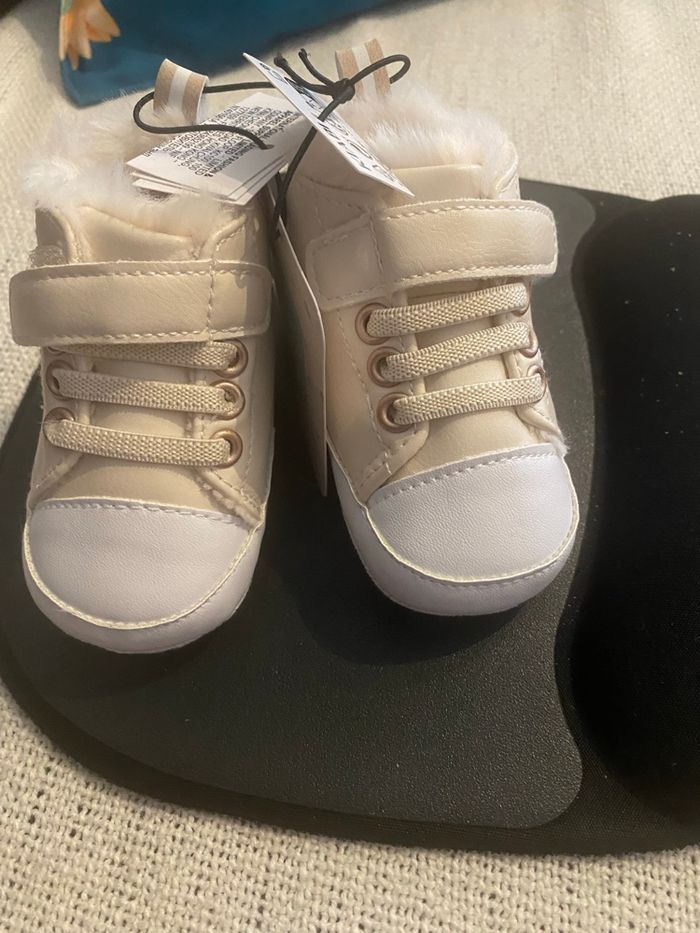 Chaussure bébé neuf 1 chaussure neuf avec étiquette - photo numéro 3