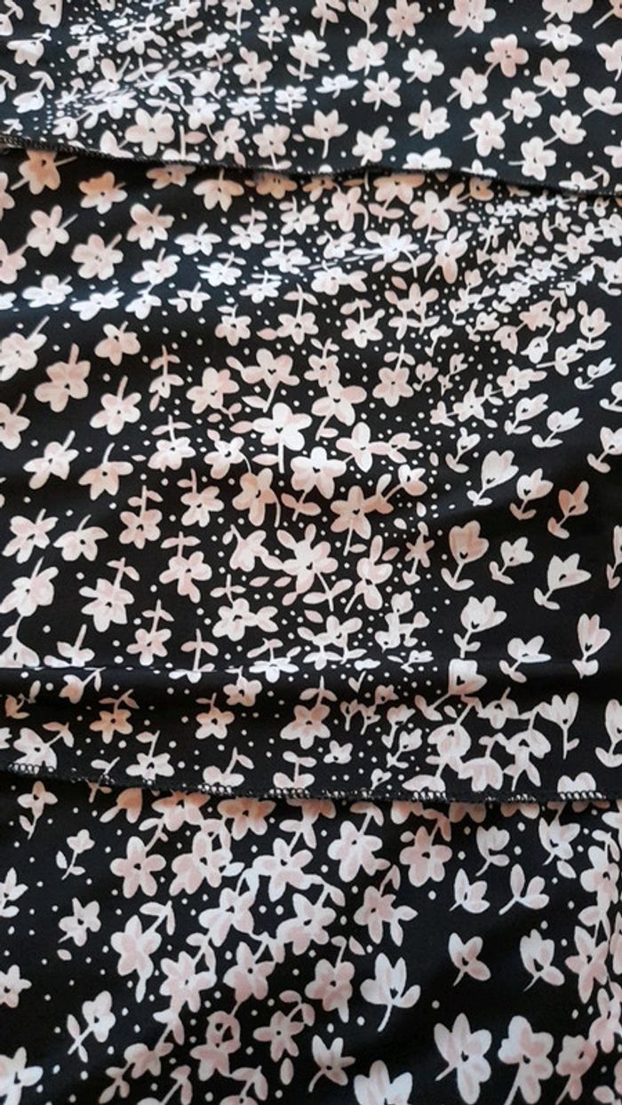 Robe noir avec superposition - photo numéro 6