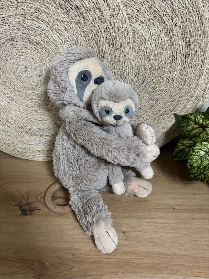 Doudou paresseux avec son bébé beige gris musical tex - photo numéro 4
