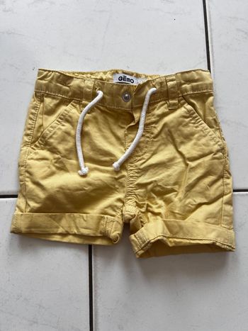 Short jaune
