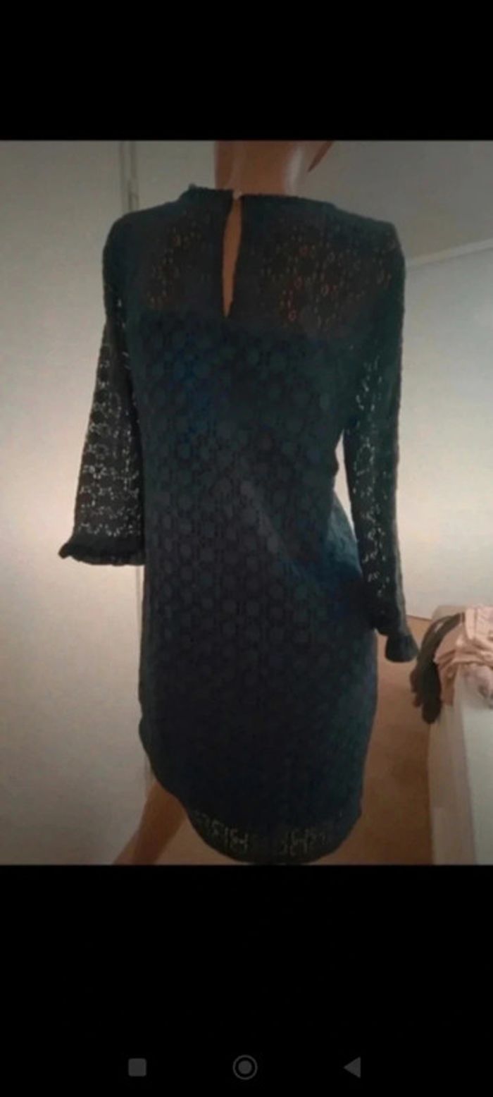 Jolie robe en dentelle - photo numéro 7