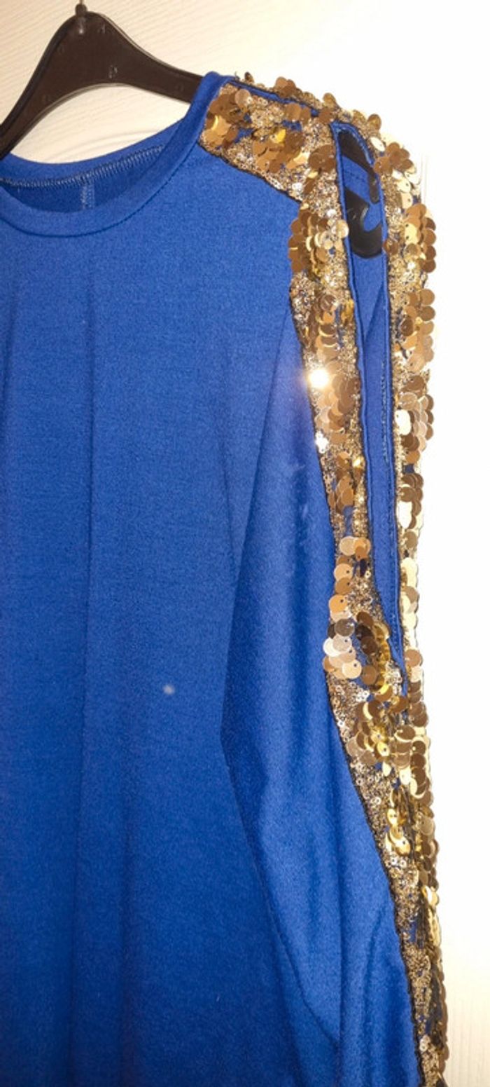T-shirt manches longues bleu électrique à strass or, taille xl, épaules dénudées - photo numéro 2