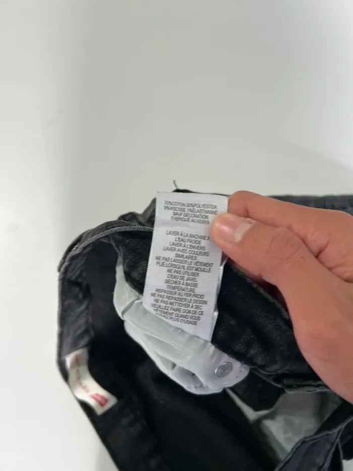 Jean Levi's Femme Noir W29 L29 | Slim Taper Troué | Taille FR40 | Très Bon État BP39 - photo numéro 7