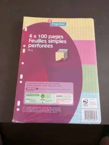 Feuilles perforées colorées