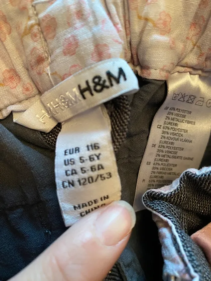 Short H&M Taille 116 - 5-6 ans - photo numéro 4