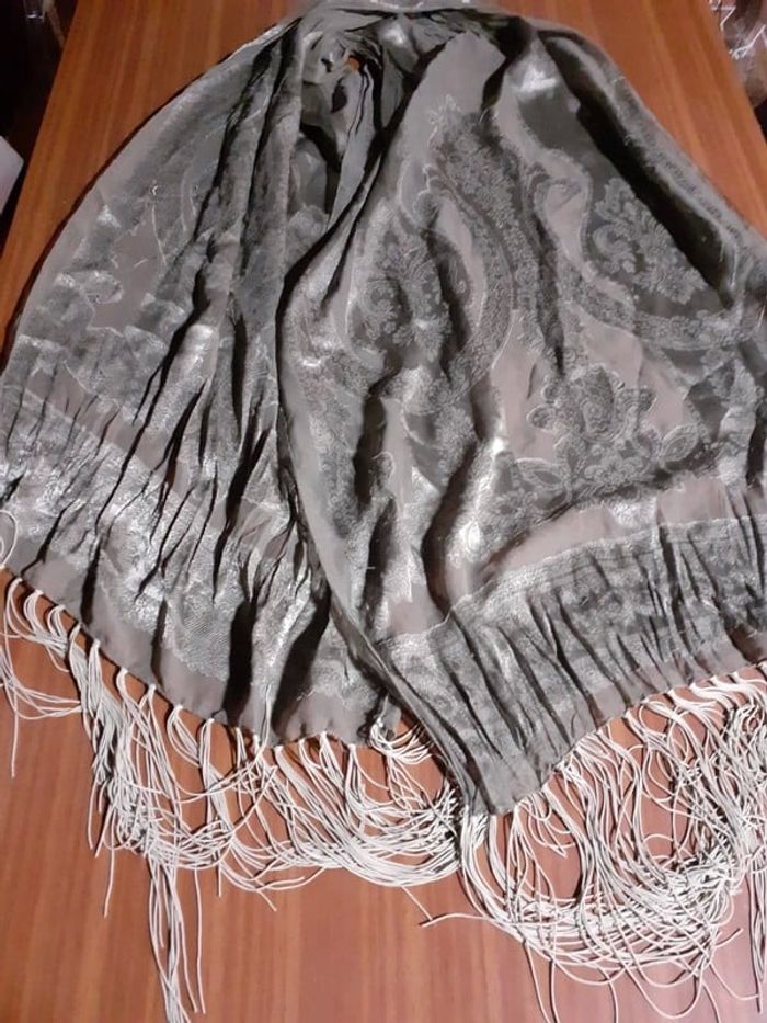 Châle à fleurs vert