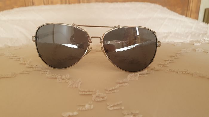 Lunette de soleil - photo numéro 2