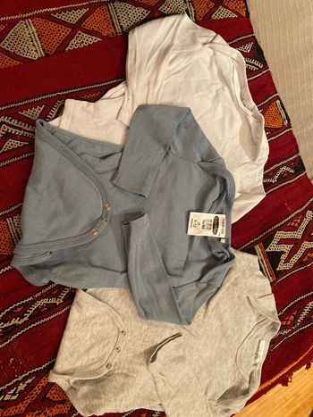Lot 3 bodys mixte 100% coton bleu blanc gris unis 9 mois a 12 mois