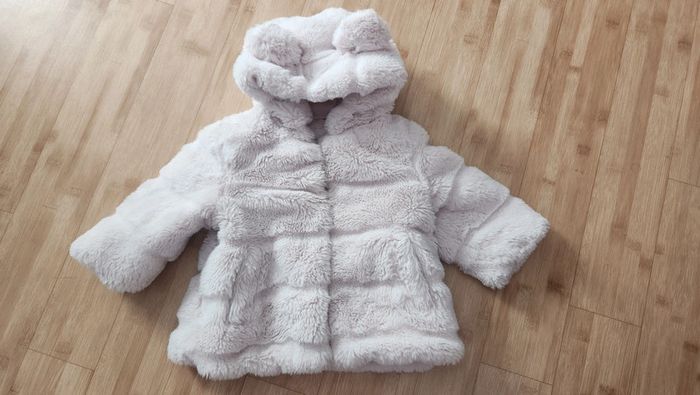 Manteau chaud primark 6/9 m 74 cm avec capuche