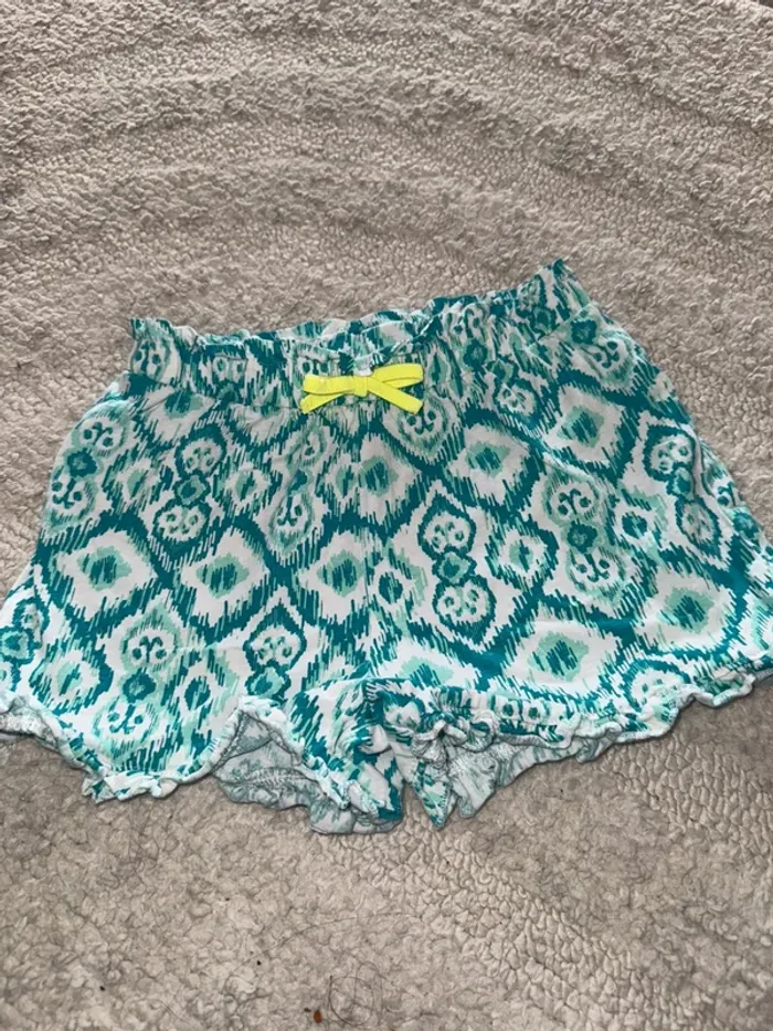 Short fille