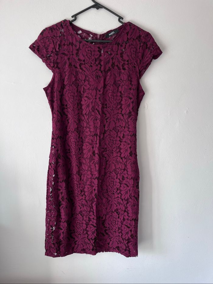 Robe d’été moulante bordeaux effet dentelle doublée