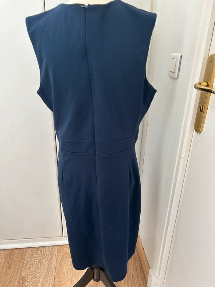 Robe bleu marine avec boutons dorée sur les épaules taille 40 - mademoiselle frenchy - photo numéro 5