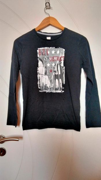 T-shirt manches longues sous pull avec imprimé