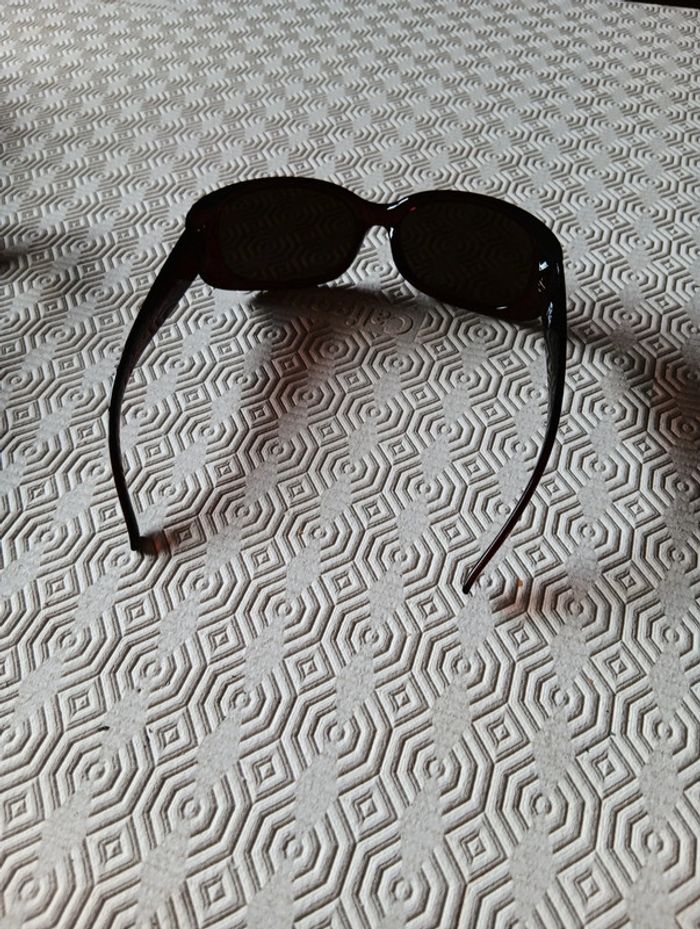 Lunettes solaires brunes - photo numéro 3