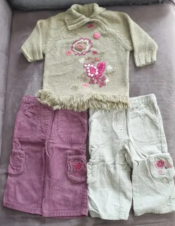 Lot 1 pull et 2 pantalons velours 12 mois