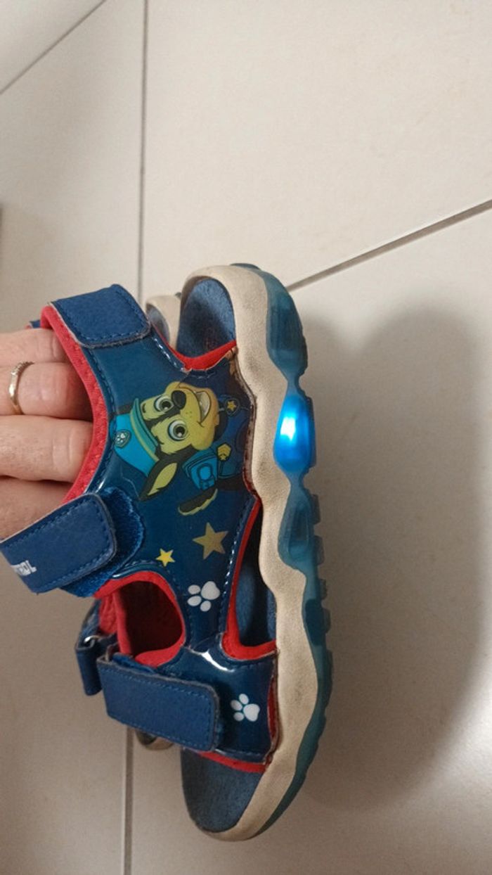 Paire de sandales lumineuses Pat Patrouille pointure 29 - photo numéro 2
