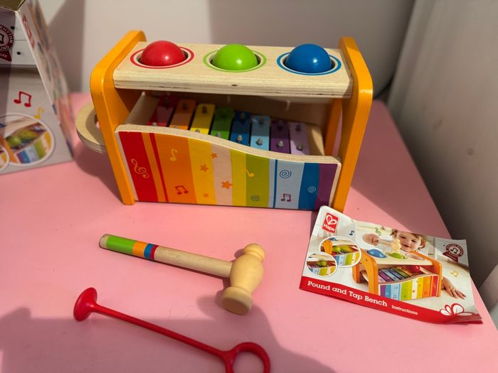 Banc à marteler avec xylophone