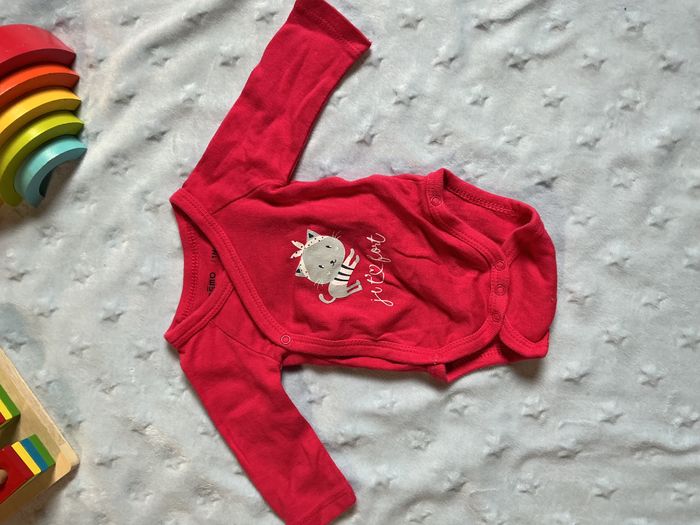 body manches longues rose fuchsia ouverture devant gémo 1 mois - photo numéro 3