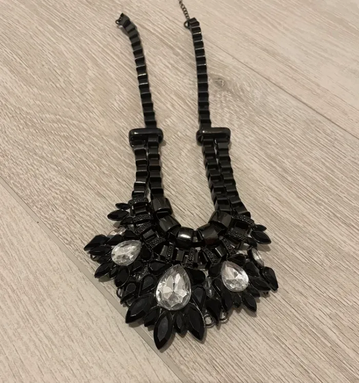 Collier noir - photo numéro 2