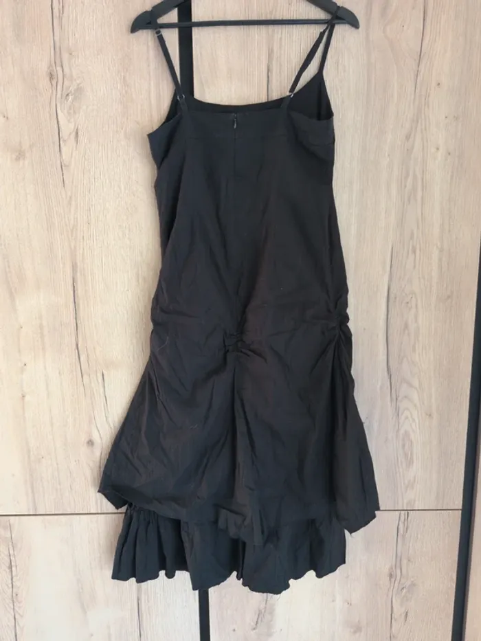 Robe noir longue drapée fluide - photo numéro 2