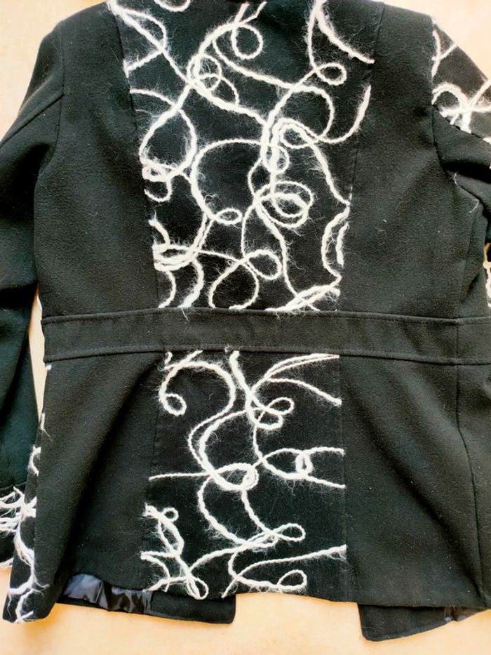 Manteau élégant noir à dessins blancs taille 42 marque cache cache - photo numéro 8