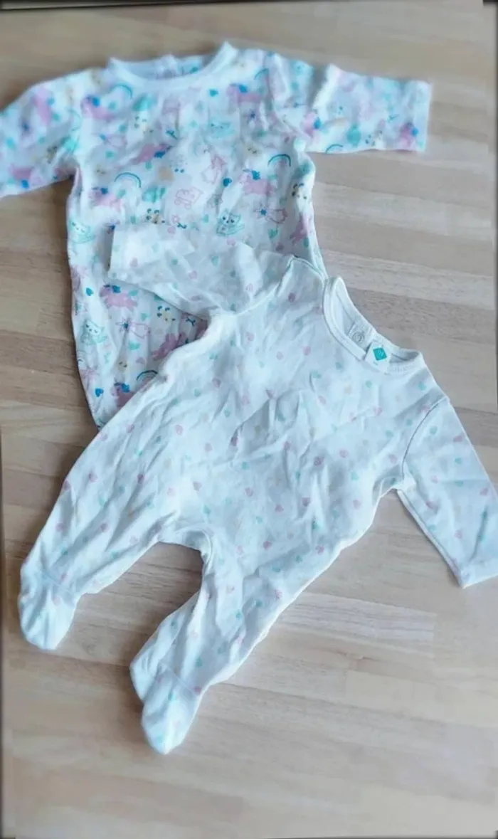 Lot de  2 pyjamas  bébé  fille T0 mois - naissance