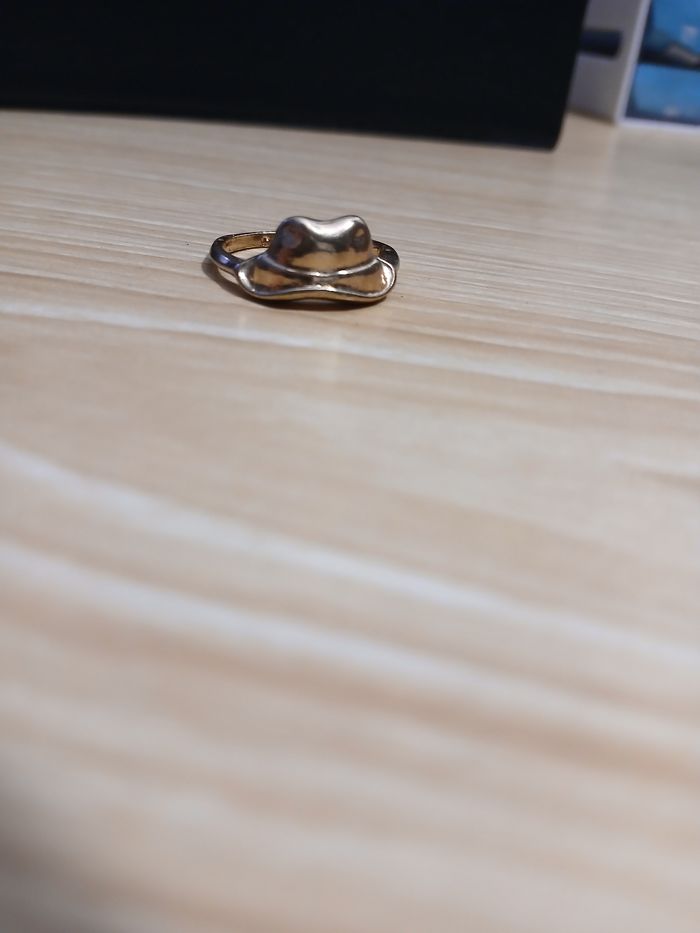 Bague dorée chapeau – grande taille 🎩✨ - photo numéro 2