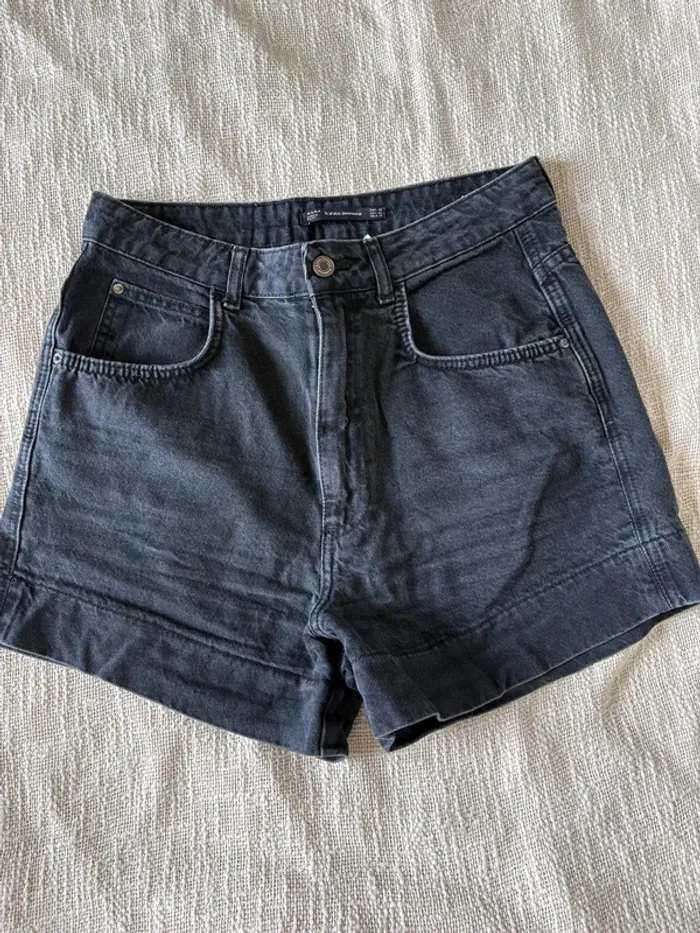 Short en jeans taille haute Zara taille 38 gris noir