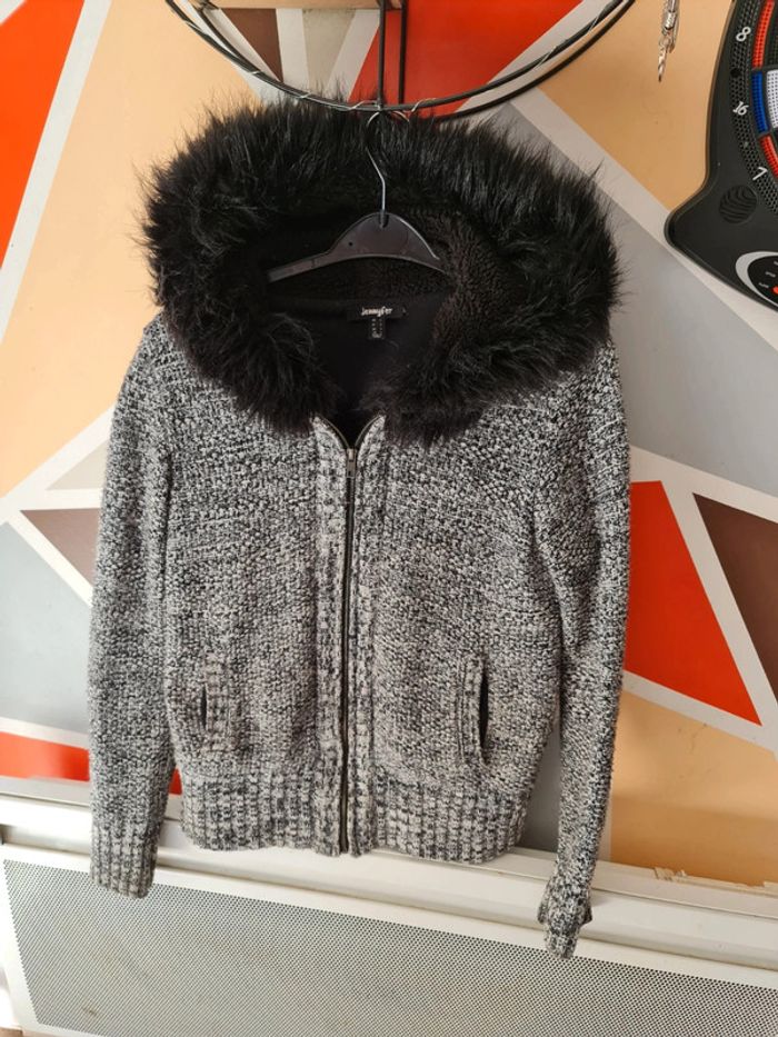 Veste à capuche taille L jennyfer