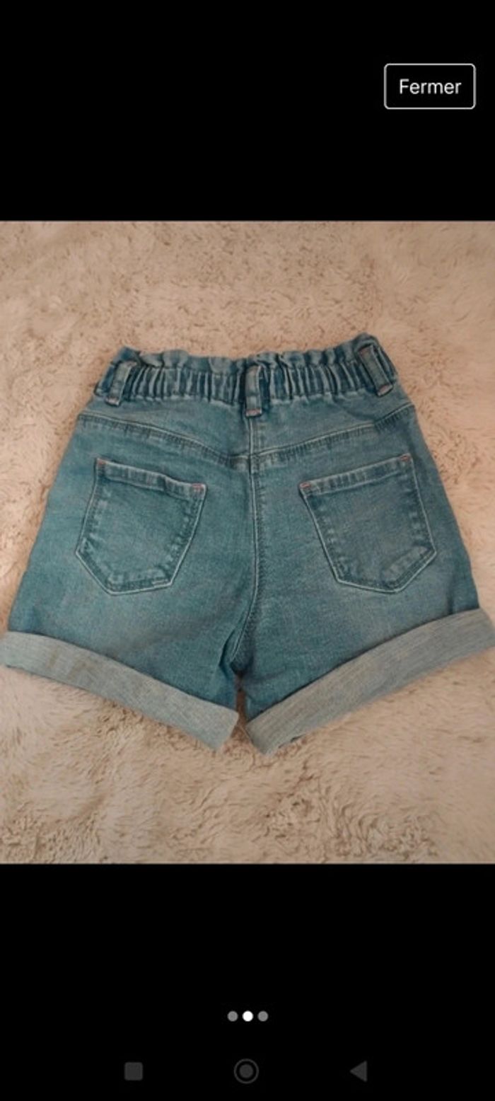 Jolie short en jean taille 4 ans - photo numéro 2