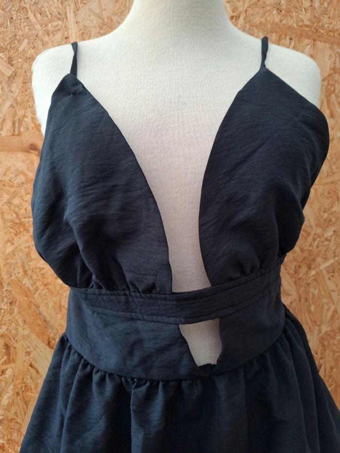 Robe décolleté V dos nu - photo numéro 4
