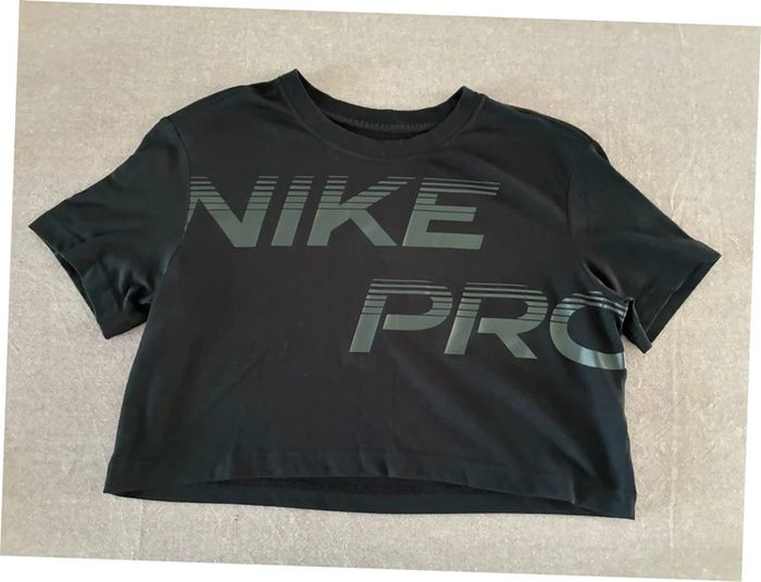 TEE shirt Nike noir loose fit taille S en très bon état - photo numéro 2