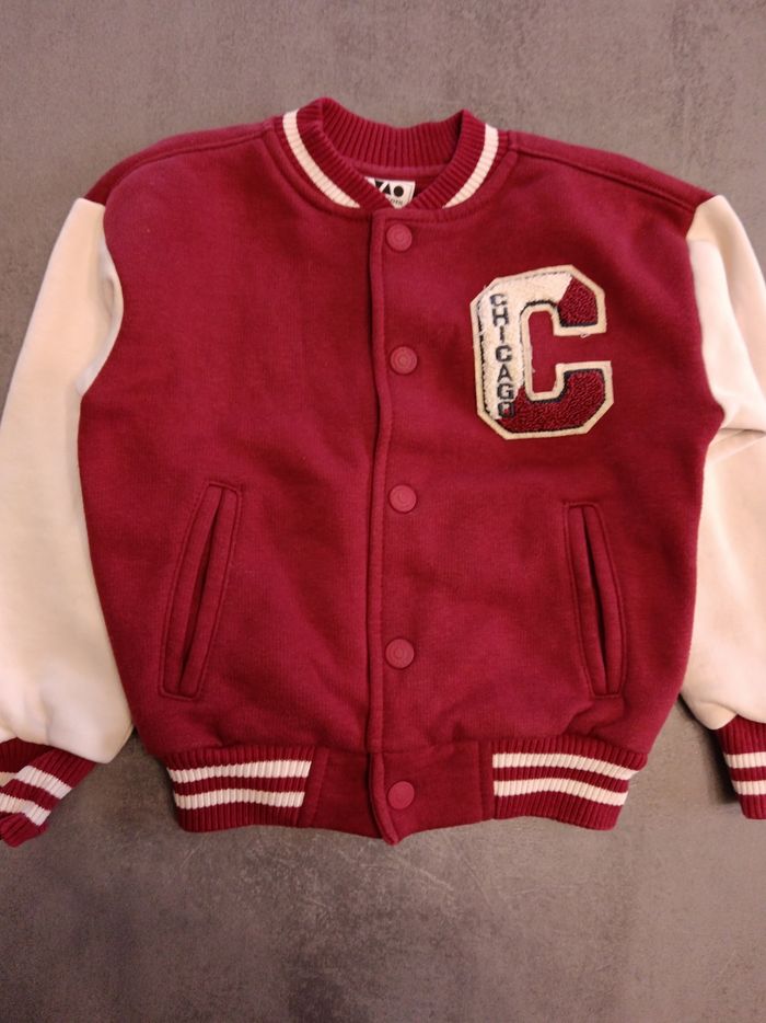 Veste style universaitaire