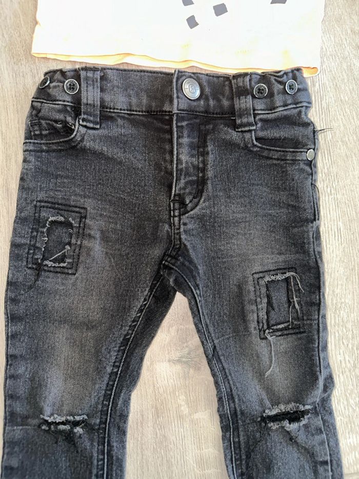 Jeans et t-shirt - photo numéro 2