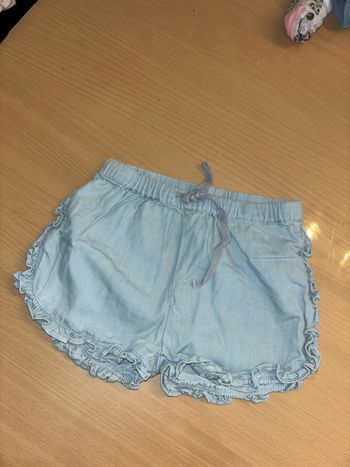 Short excellent état taille 3 ans fille